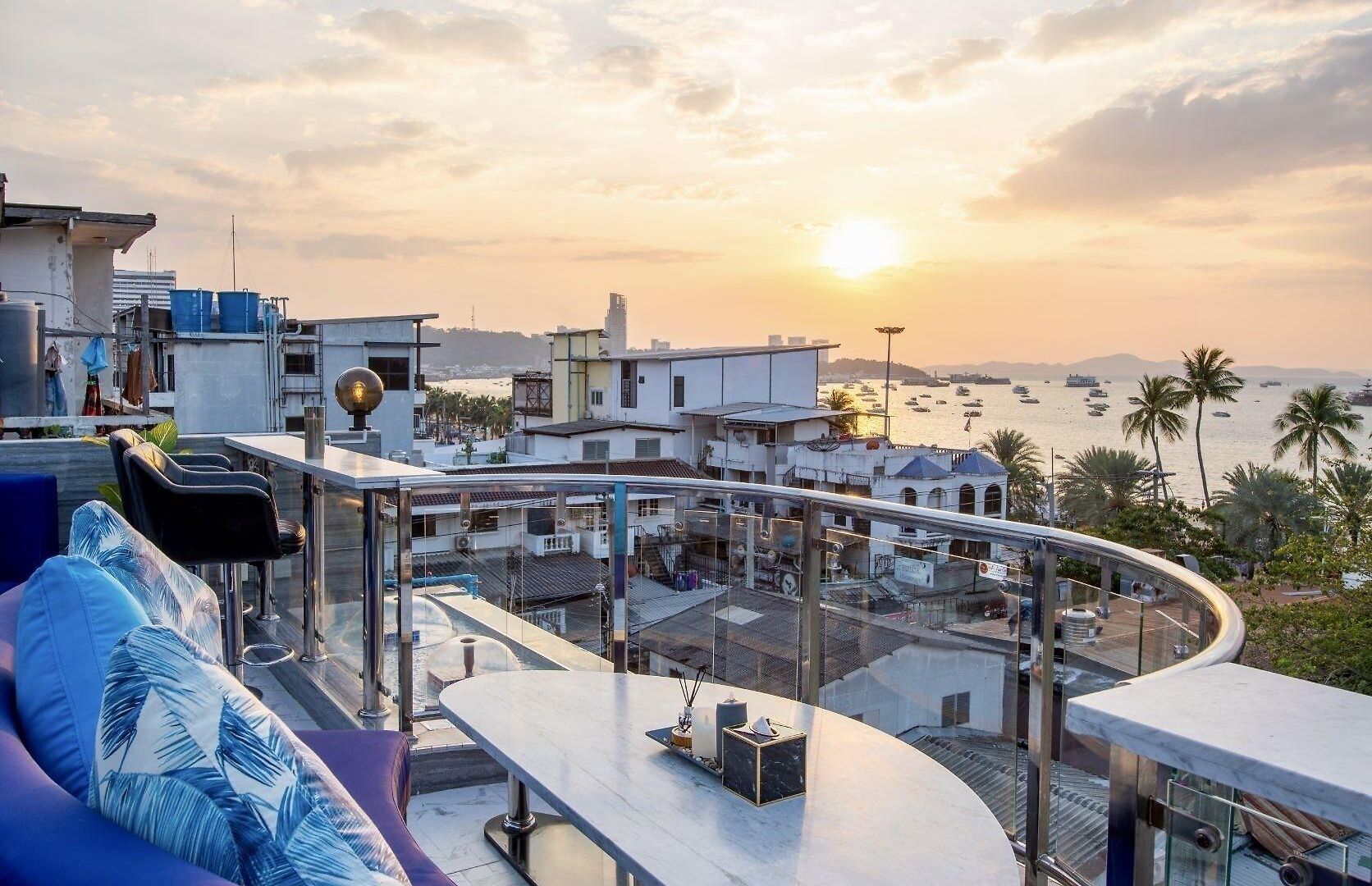 The Globe Hotel, Bar & Restaurant โรงแรม