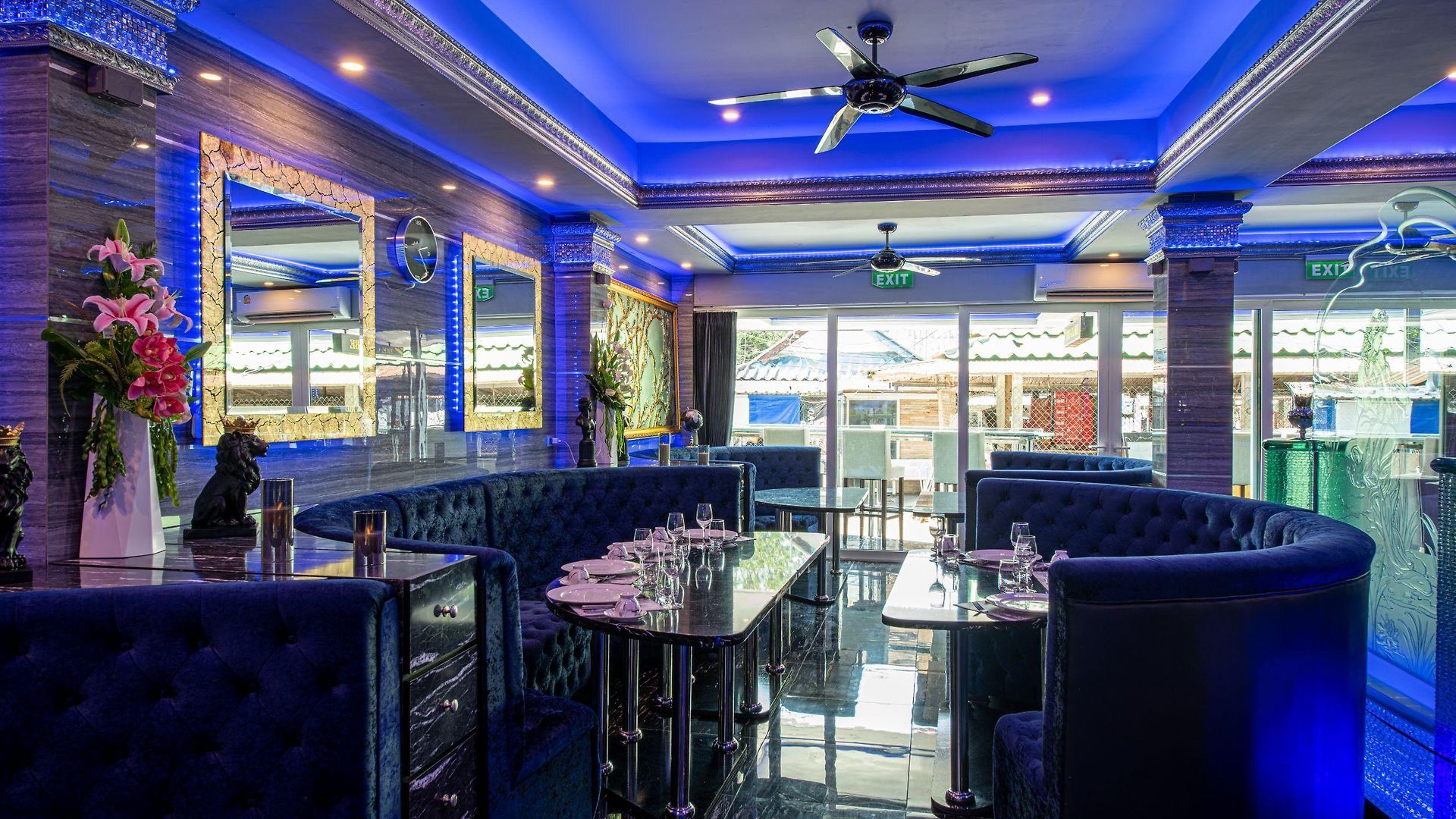 The Globe Hotel, Bar & Restaurant โรงแรม