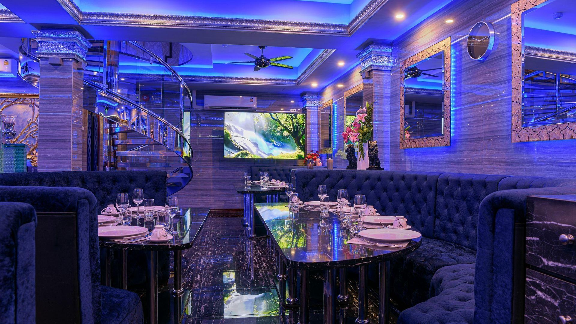 The Globe Hotel, Bar & Restaurant Pattaya