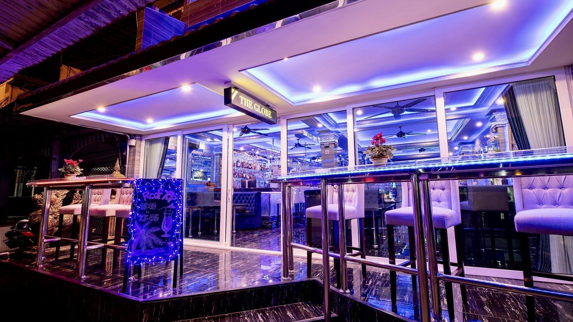 The Globe Hotel, Bar & Restaurant