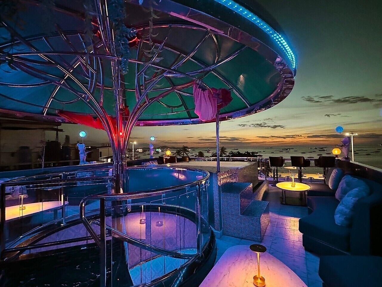 โรงแรม The Globe Hotel, Bar & Restaurant 3*