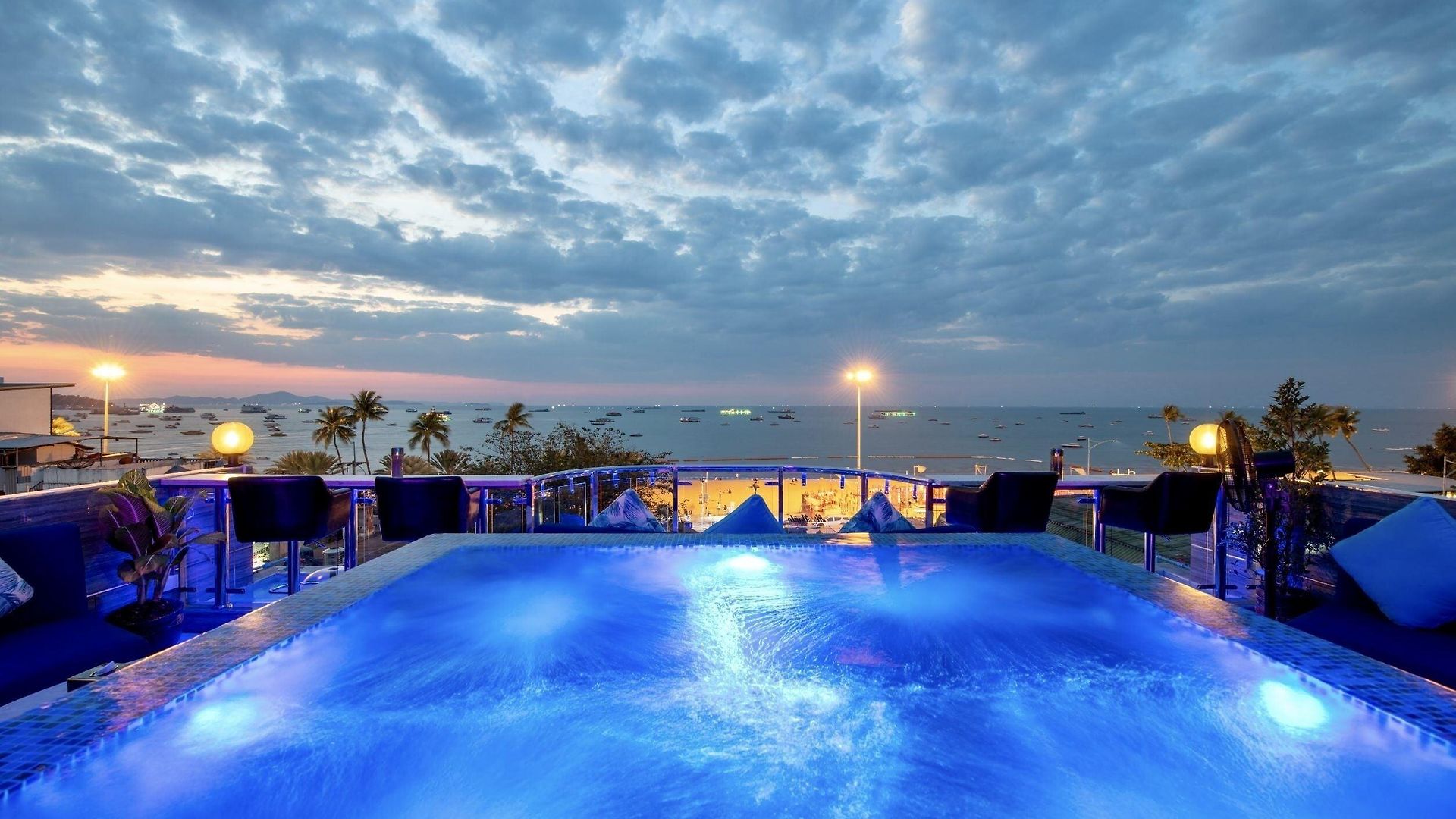 The Globe Hotel, Bar & Restaurant โรงแรม 3*