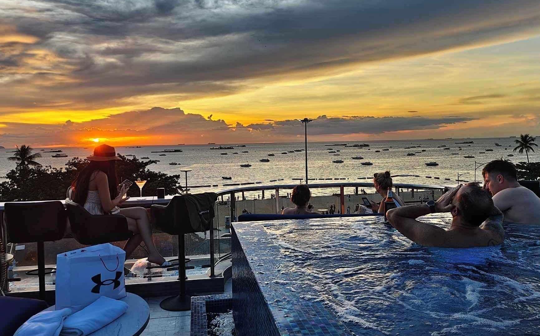 โรงแรม The Globe Hotel, Bar & Restaurant 3*