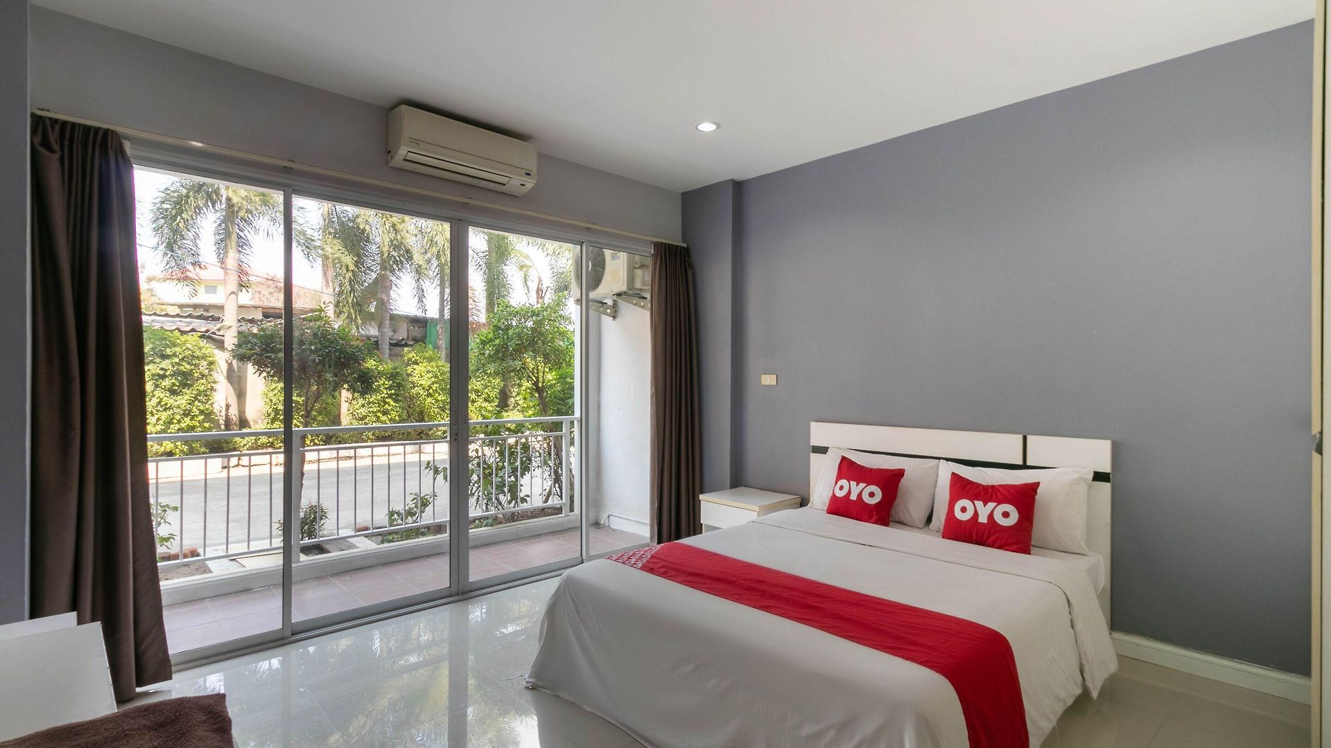 โอโย 75389 แพนโดร่า เฮาส์ 2* Pattaya