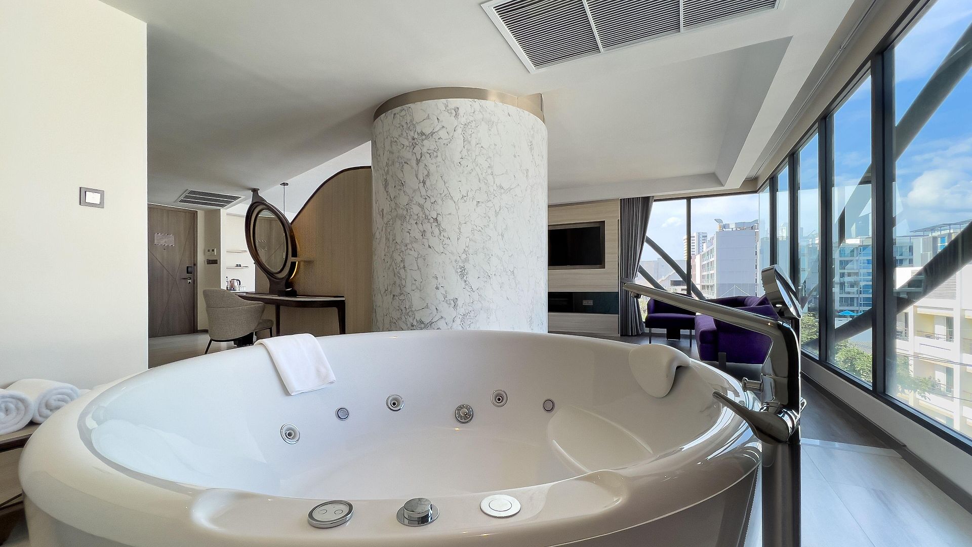 โรงแรม Amethyst 4*