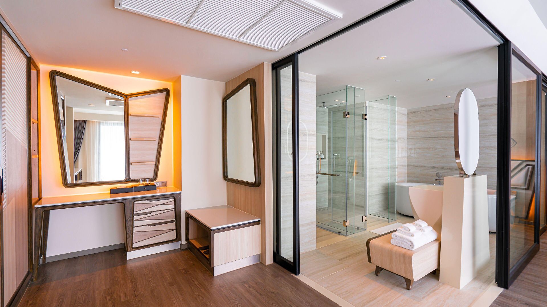 โรงแรม Amethyst 4*