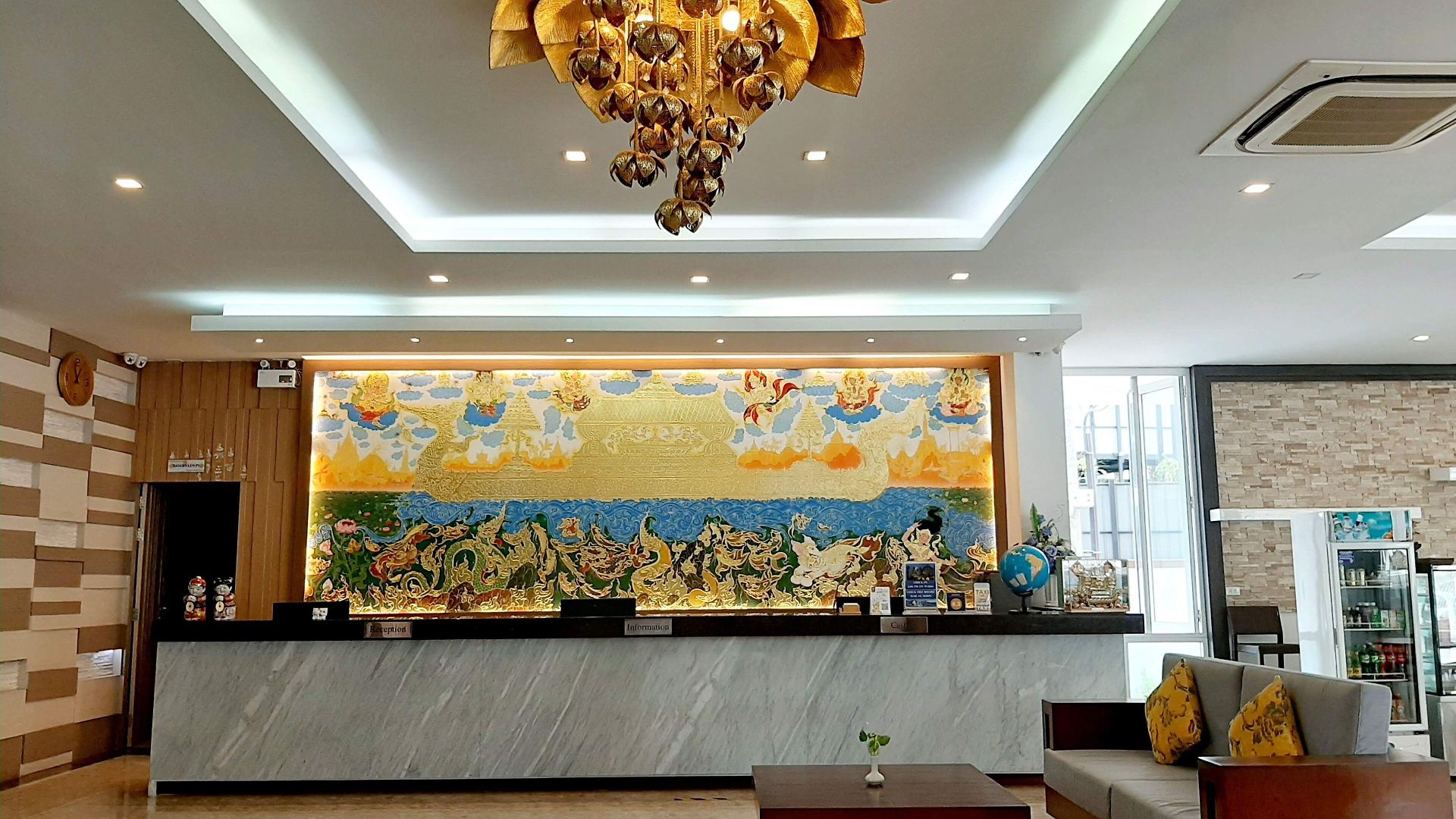 Vareena Palace โรงแรม 5*