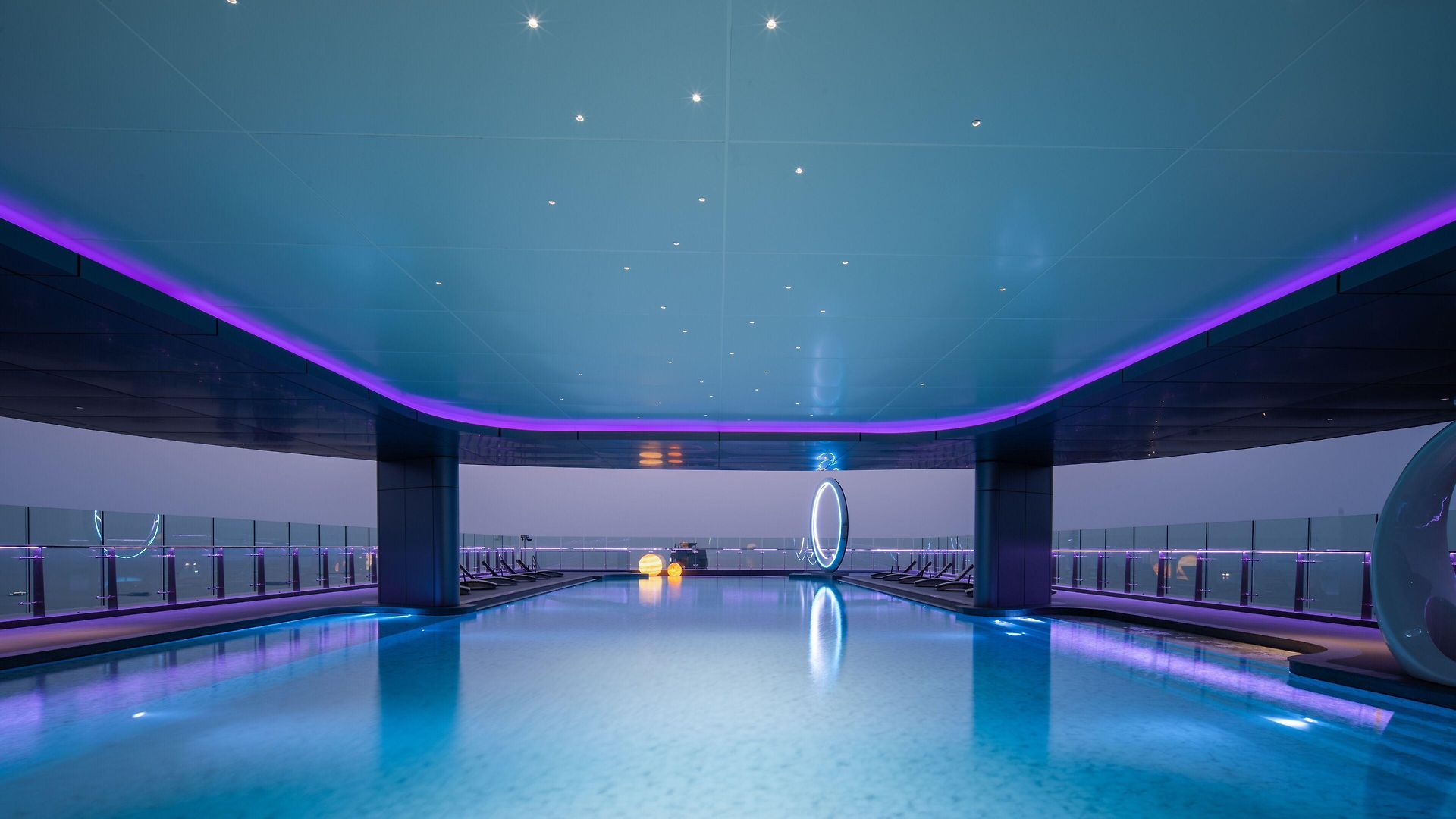 แกรนด์ เซนเตอร์ พอยต์ สเปซ พัทยา โรงแรม 5*