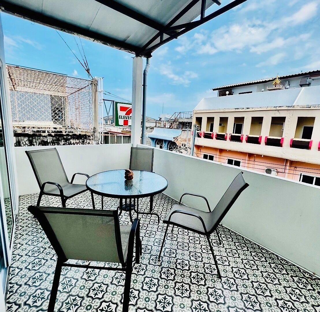 Pj & Bar โรงแรม *
