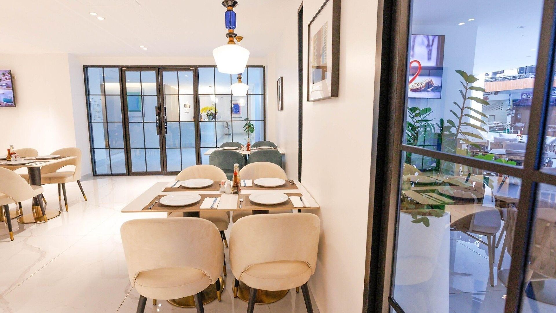 โรงแรม The One Cozy Living 4*