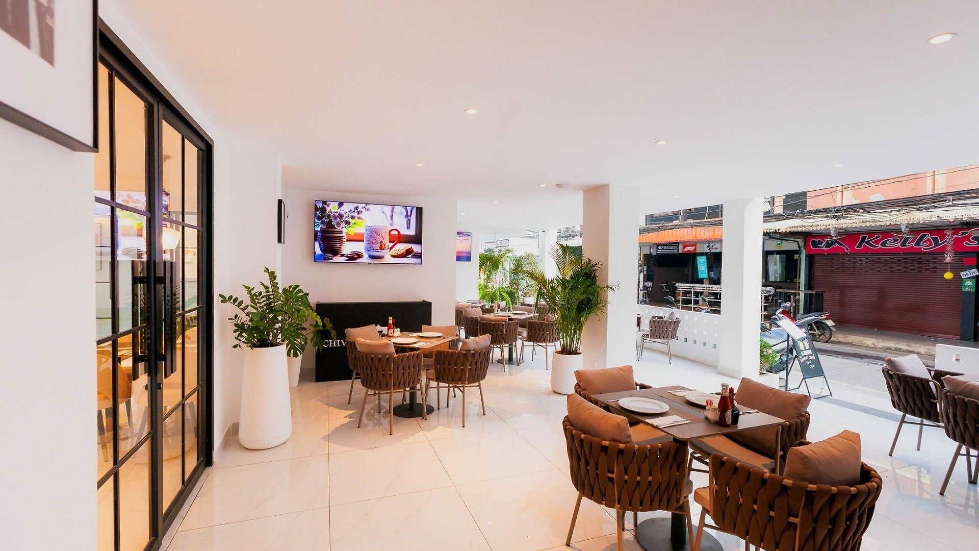 โรงแรม The One Cozy Living 4*