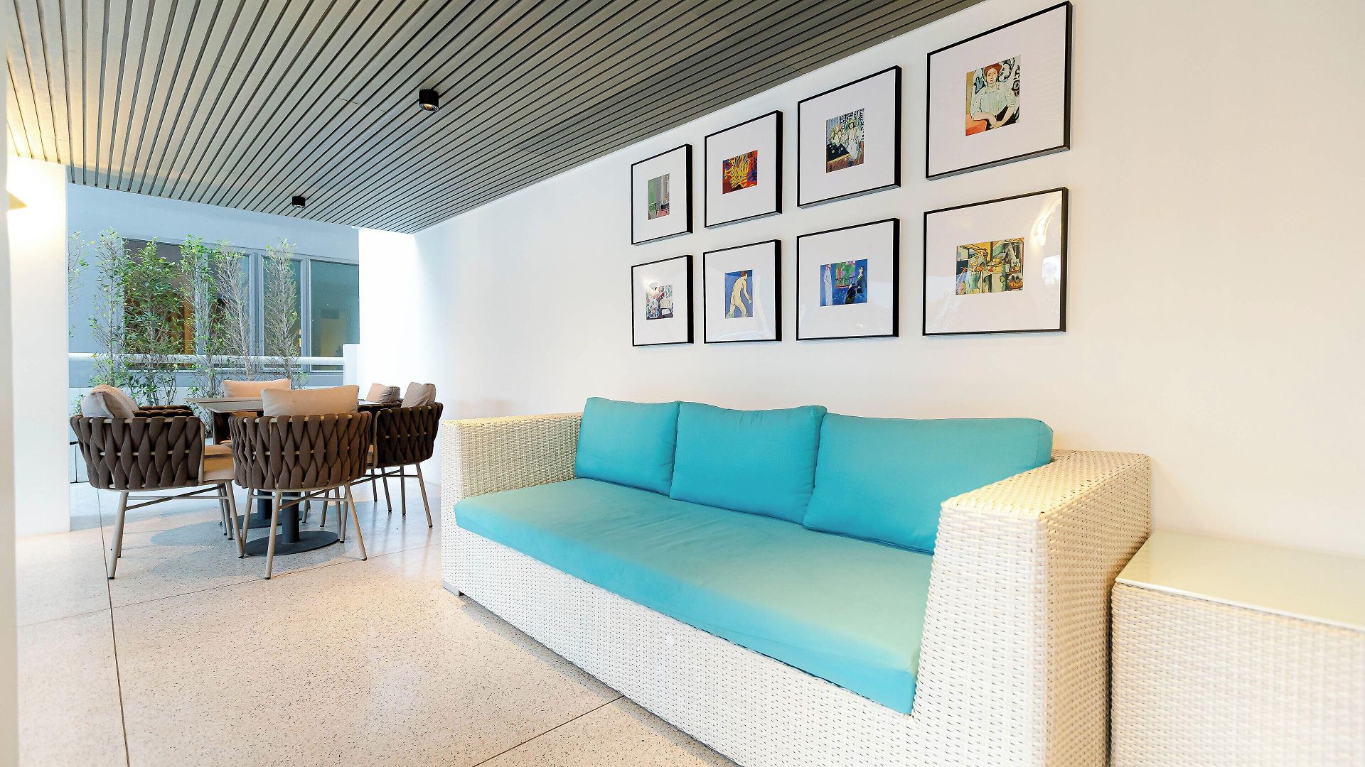 The One Cozy Living 4*