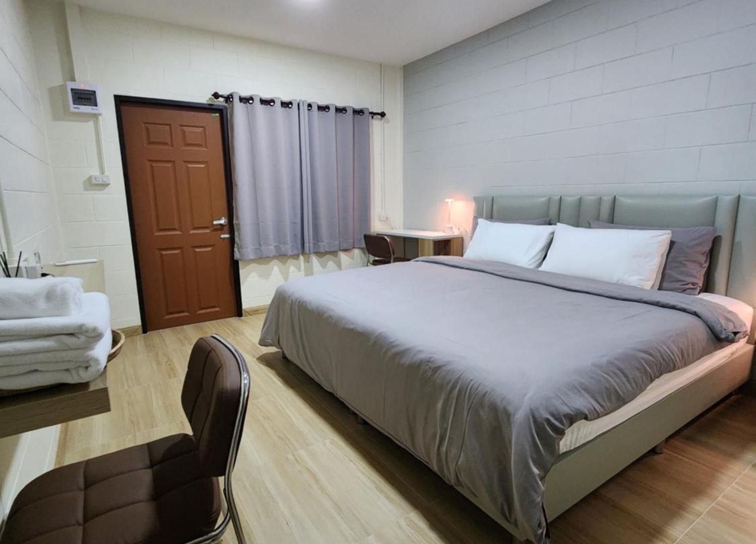 78'shometel 102 Superking Size Bed