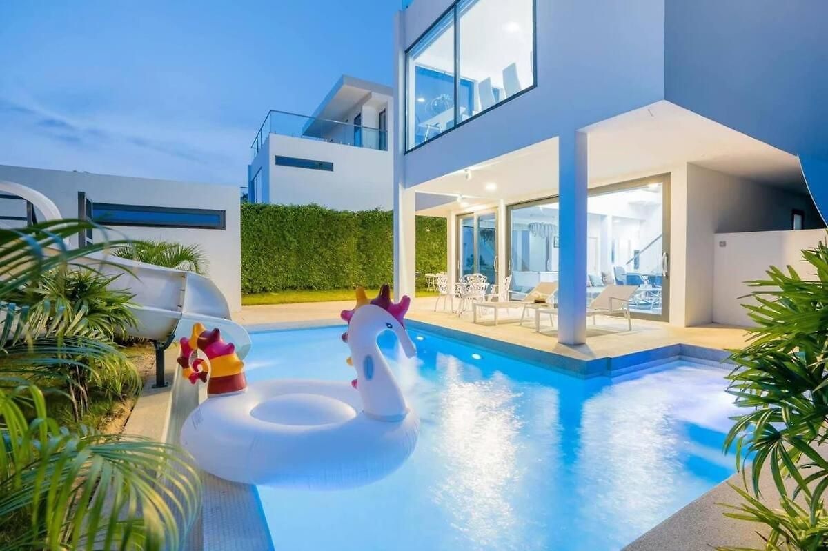 Sol, Luxe 5 Beds Pattaya