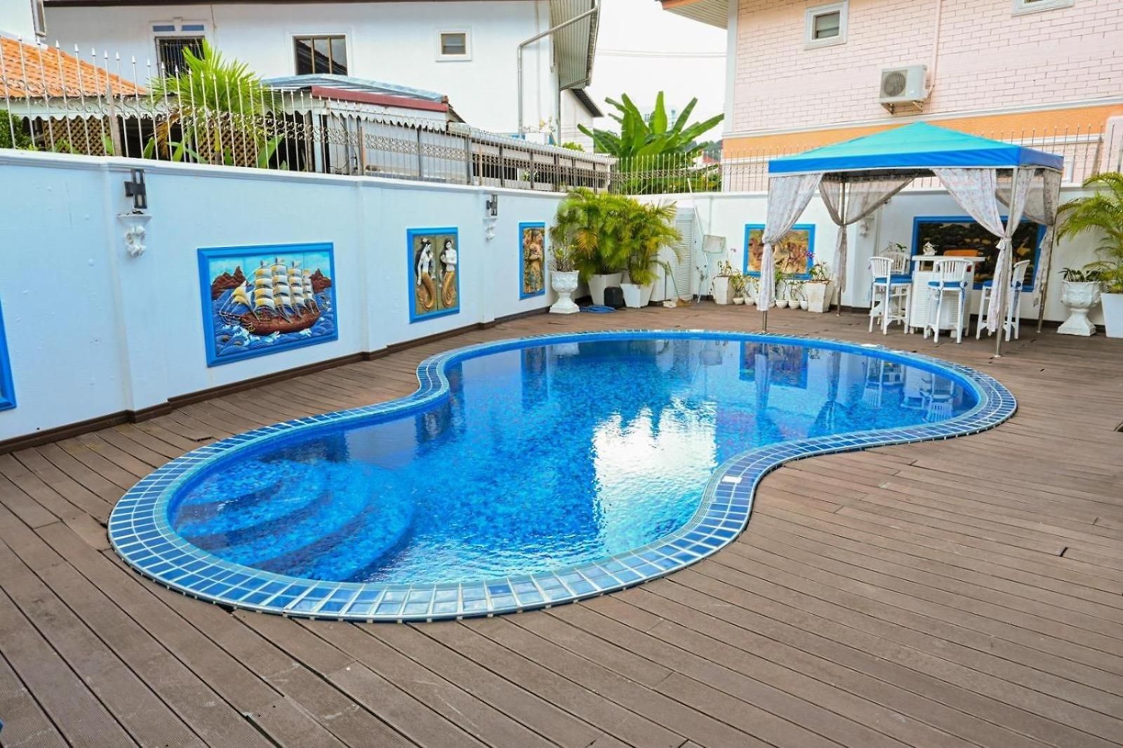 4 Bhk *