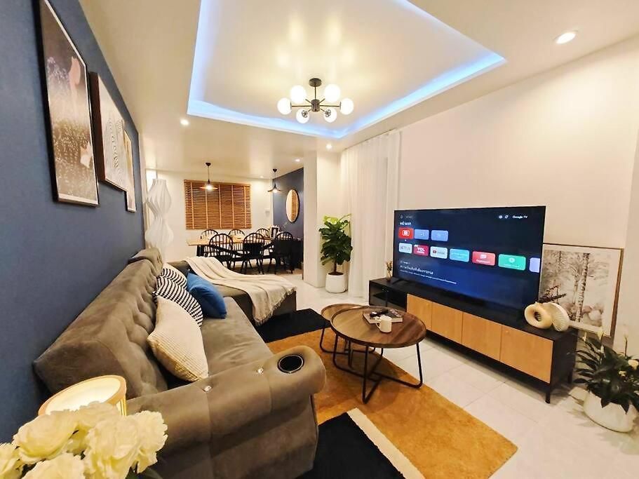 ## Friendly Space Townhouse Walking Street And 2km ## * Pattaya
