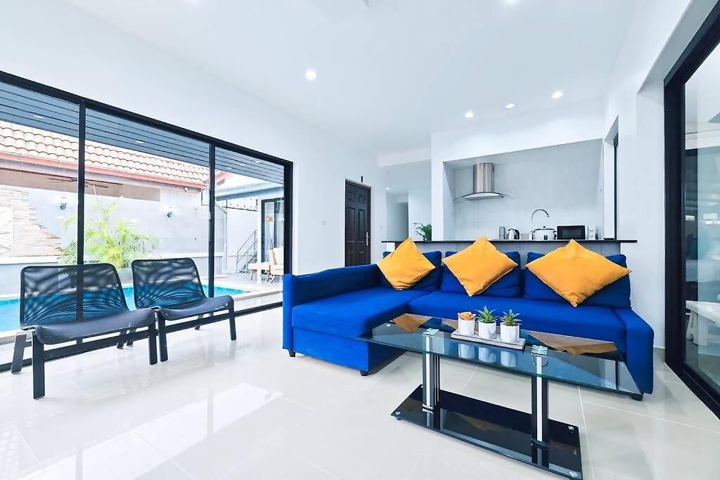 Luxury Pool Center C8 - 4 Bedroom *