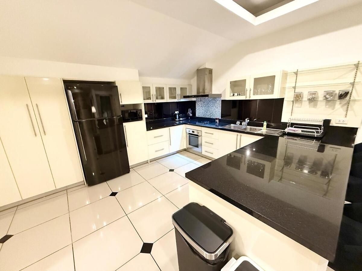 Newly Renovated - 2 Bedroom - Private Pool Villa, Centre
