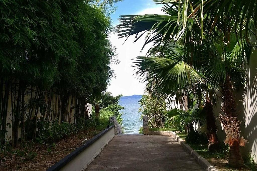 วิลล่า 3br Pool Access Patumnak Hill *
