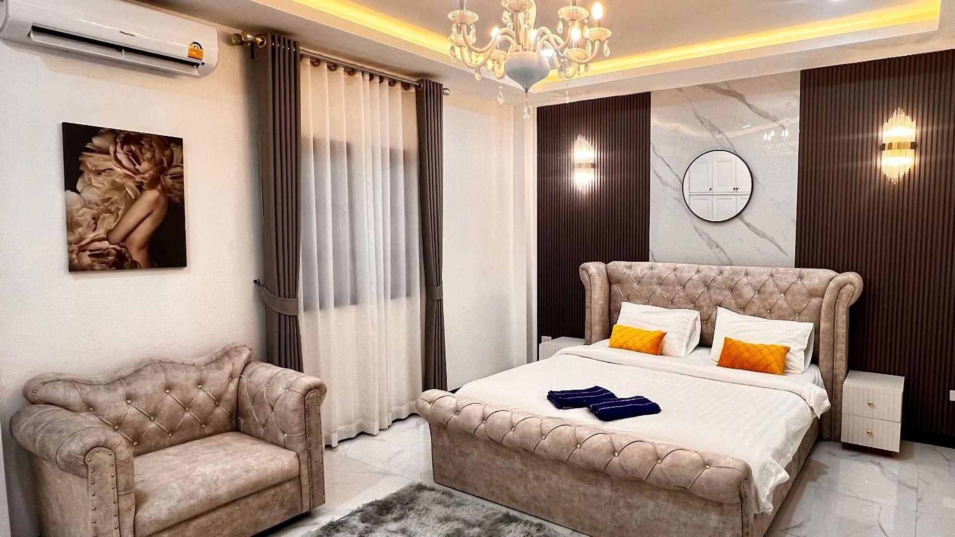 Luxury Near Center *