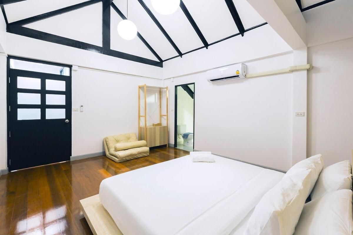 Saga Pool House 5br, 200m From วิลล่า