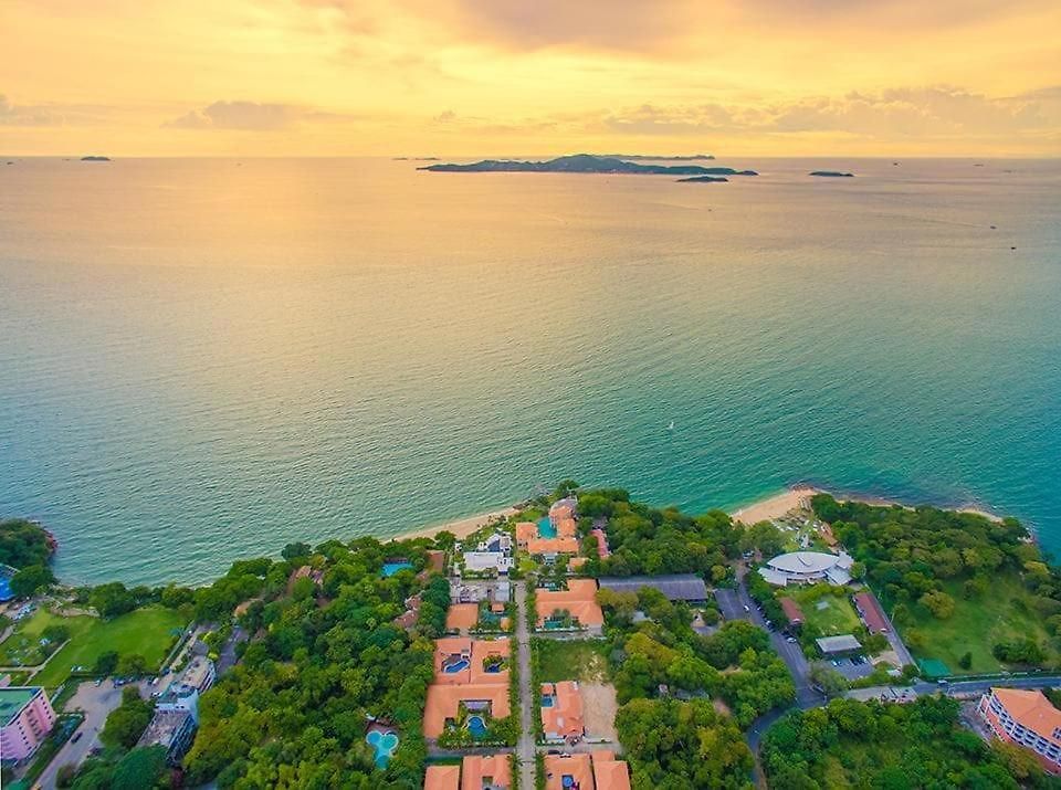 วิลล่า 3br Pool Access Patumnak Hill Pattaya