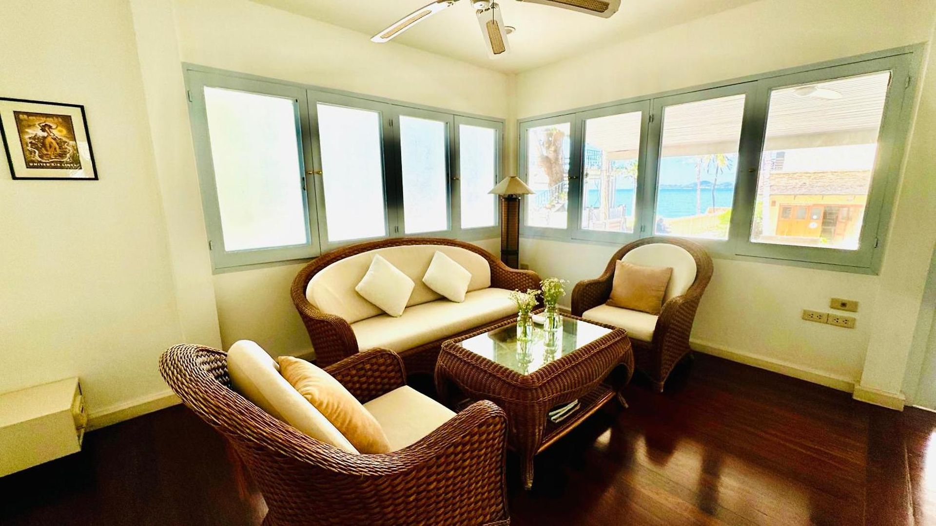Tiki White House วันหยุดที่บ้าน