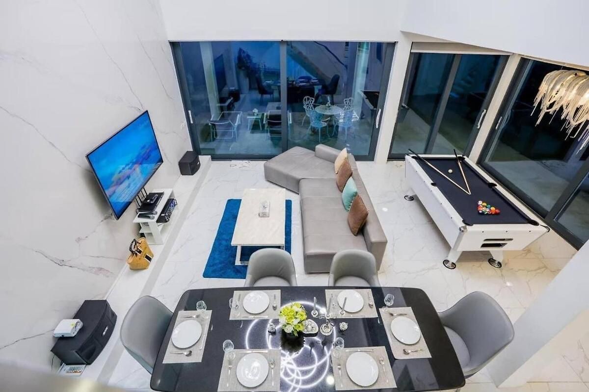 Sol, Luxe 5 Beds Pattaya