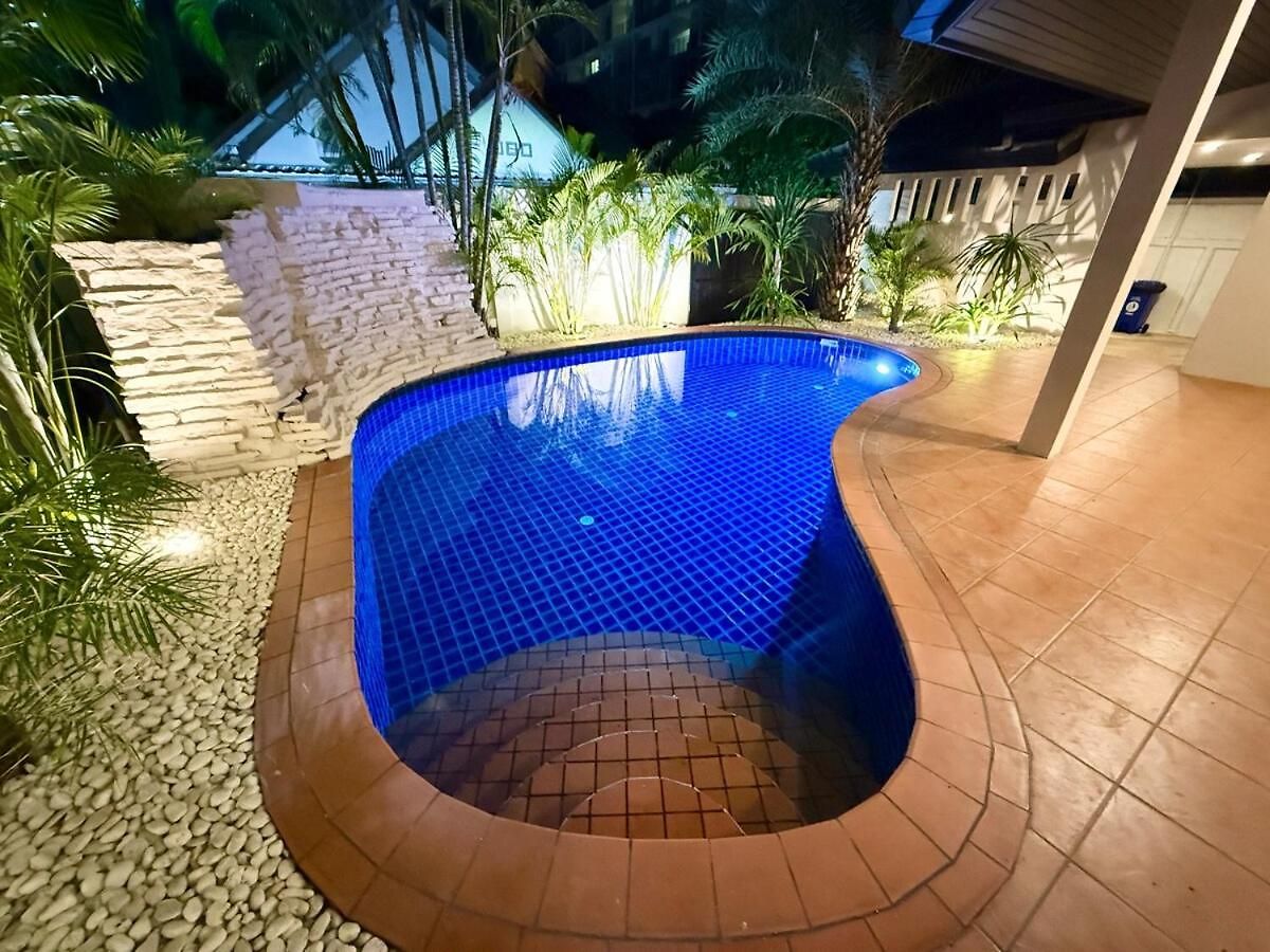 วิลล่า Newly Renovated - 2 Bedroom - Private Pool Villa, Centre Pattaya