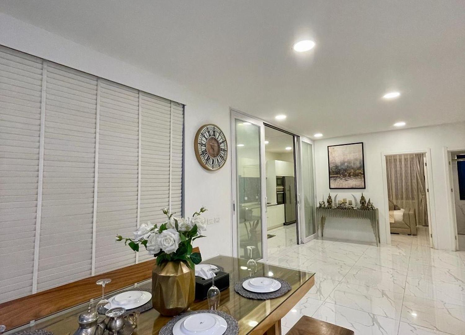 Youth Journey Six-bedroom Pool วิลล่า Pattaya