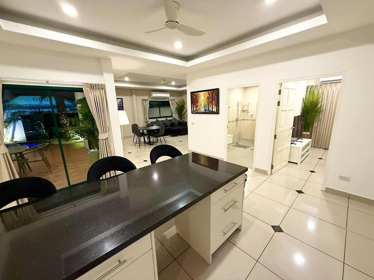 Newly Renovated - 2 Bedroom - Private Pool Villa, Centre วิลล่า Pattaya