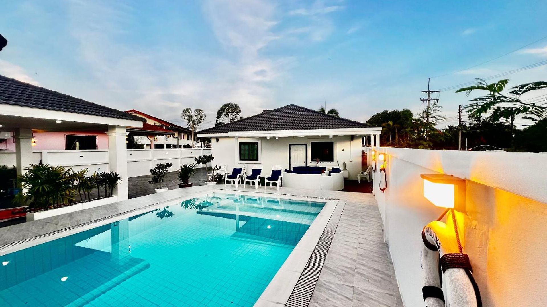 Luxury Near Center *