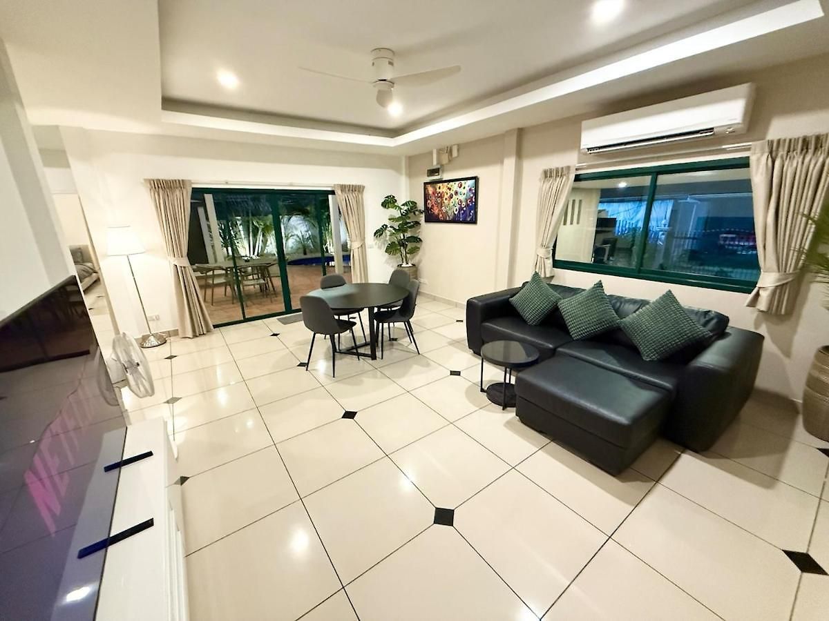Newly Renovated - 2 Bedroom - Private Pool Villa, Centre