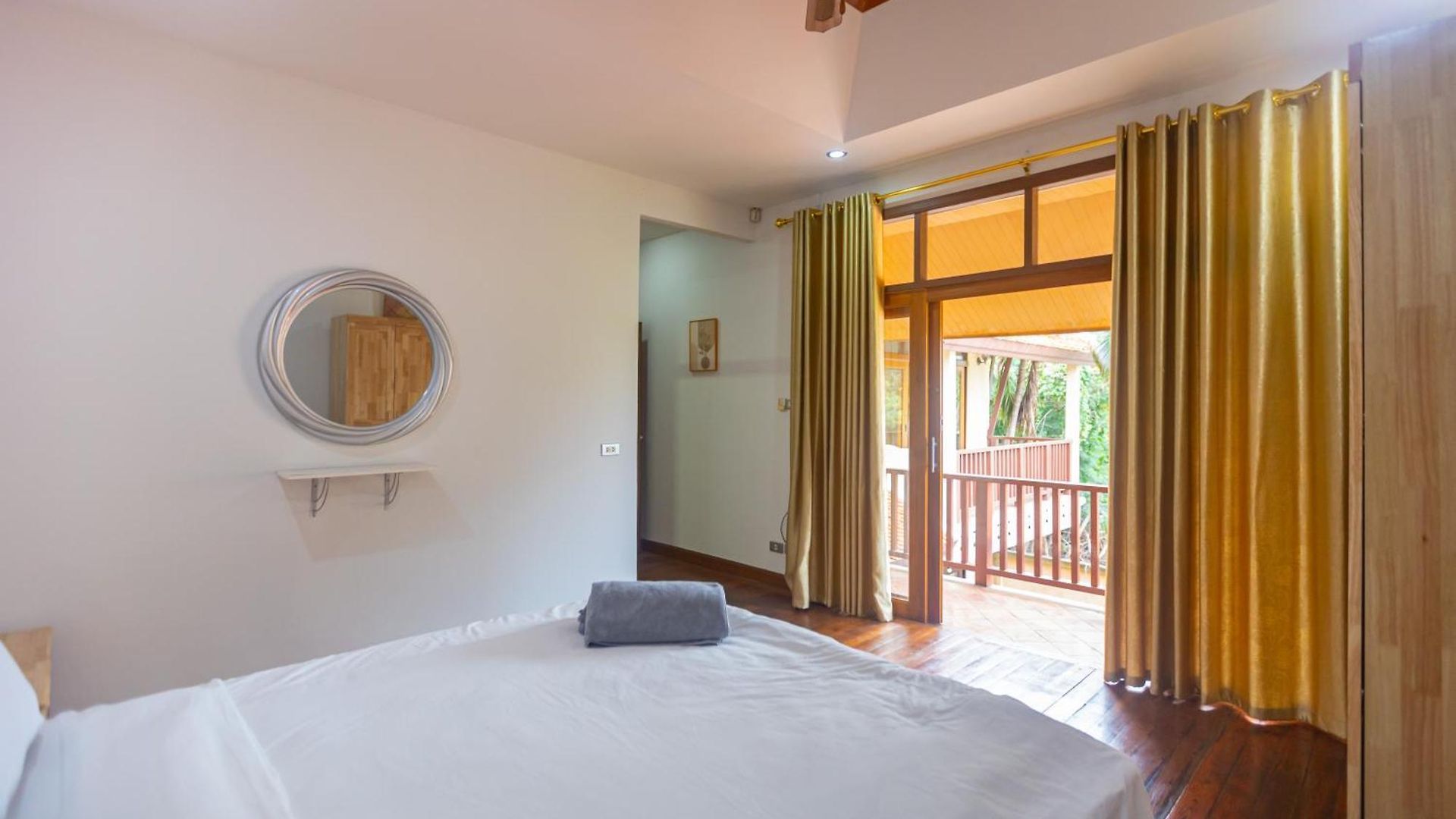 The Midas Pool 4br Thai Stye Bbq Terrace Phatumnak Hill Pattaya