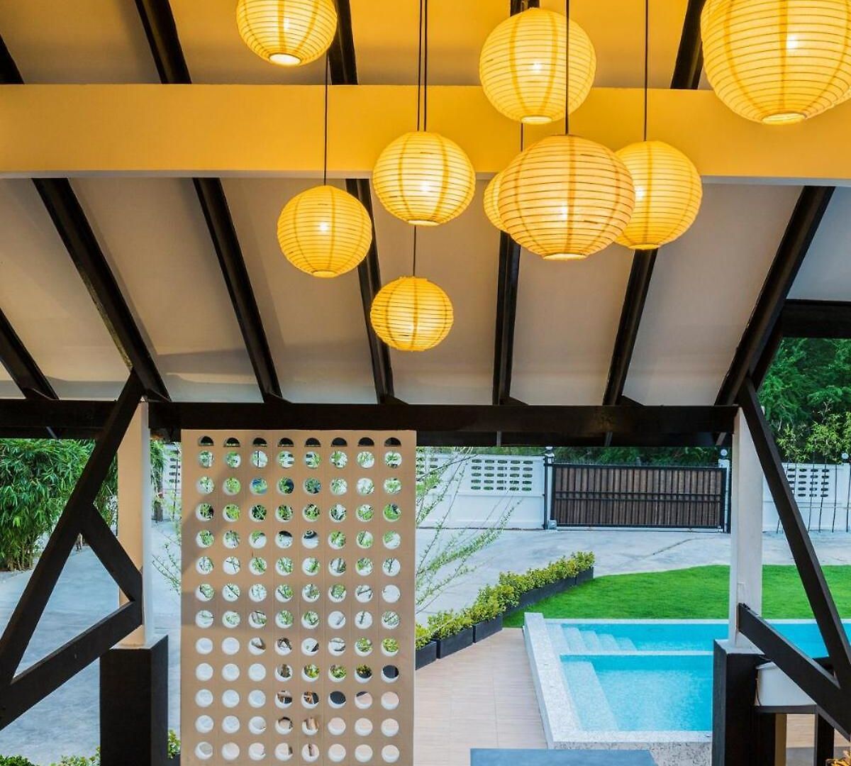 Saga Pool House 5br, 200m From