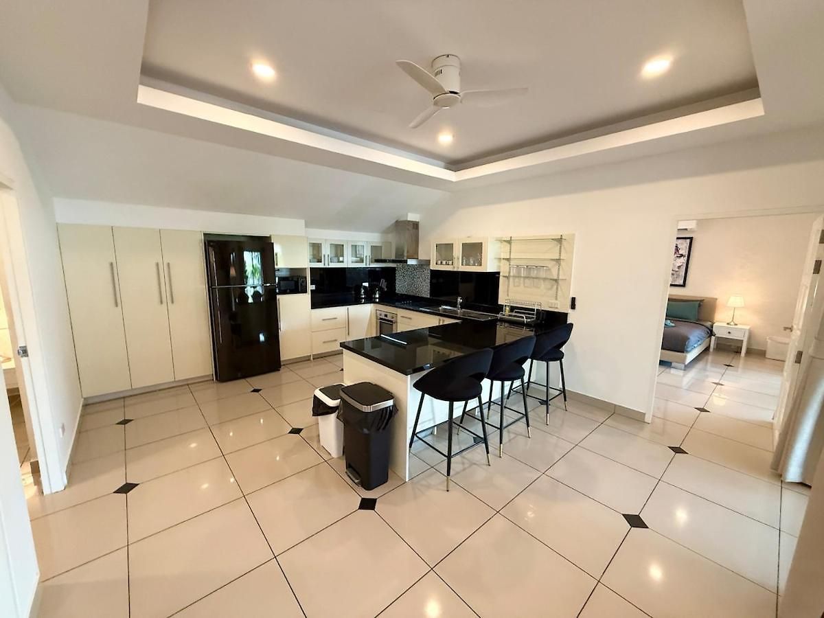Newly Renovated - 2 Bedroom - Private Pool Villa, Centre *