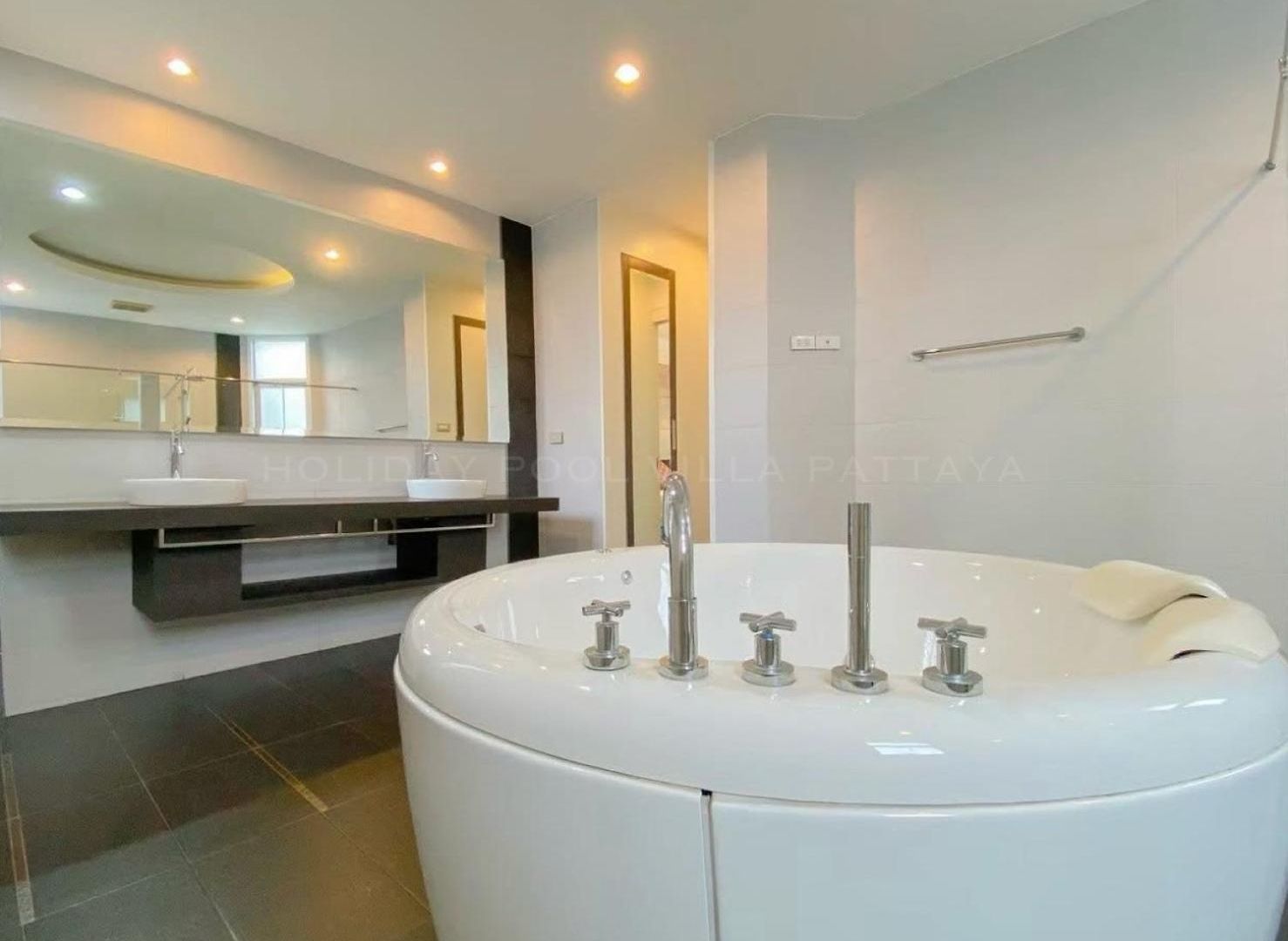 Villa Pool Pattaya