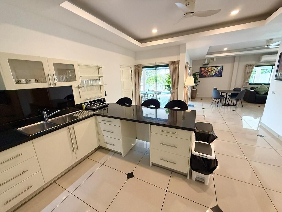 วิลล่า Newly Renovated - 2 Bedroom - Private Pool Villa, Centre *