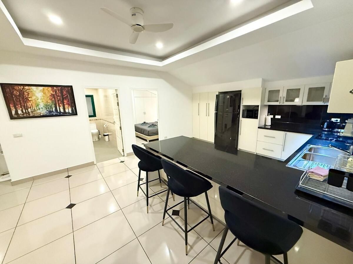 Newly Renovated - 2 Bedroom - Private Pool Villa, Centre *