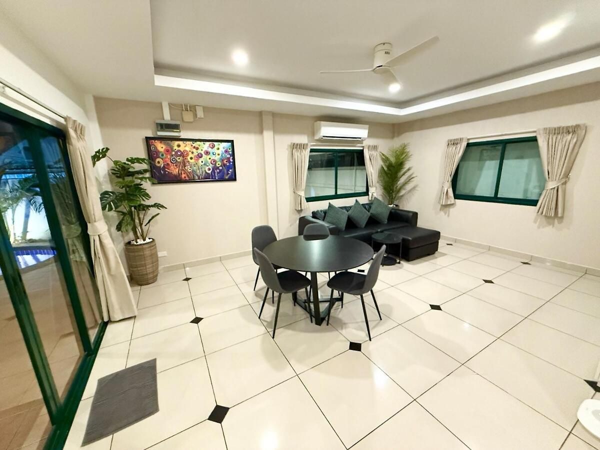 Newly Renovated - 2 Bedroom - Private Pool Villa, Centre Pattaya