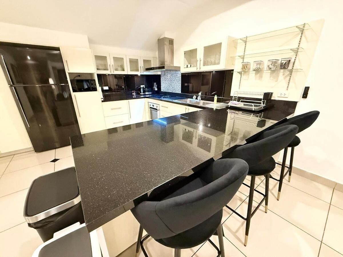 Newly Renovated - 2 Bedroom - Private Pool Villa, Centre * Pattaya