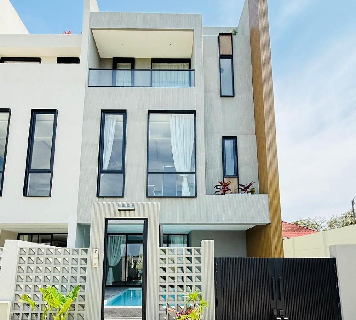วิลล่า The White Heaven 4br Ktv Bbq Rooftop Swimming Pool Pattaya