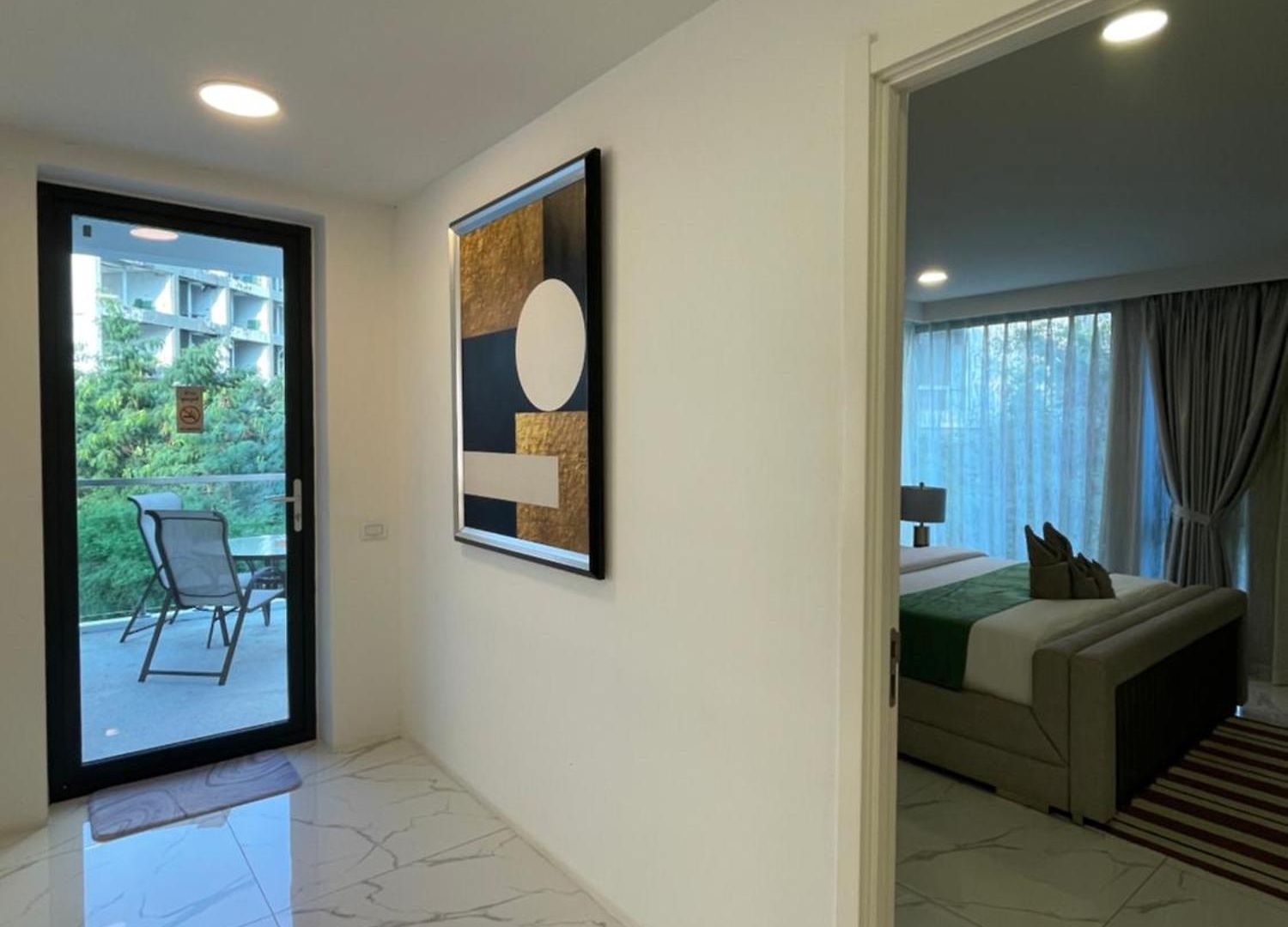 Youth Journey Six-bedroom Pool วิลล่า Pattaya
