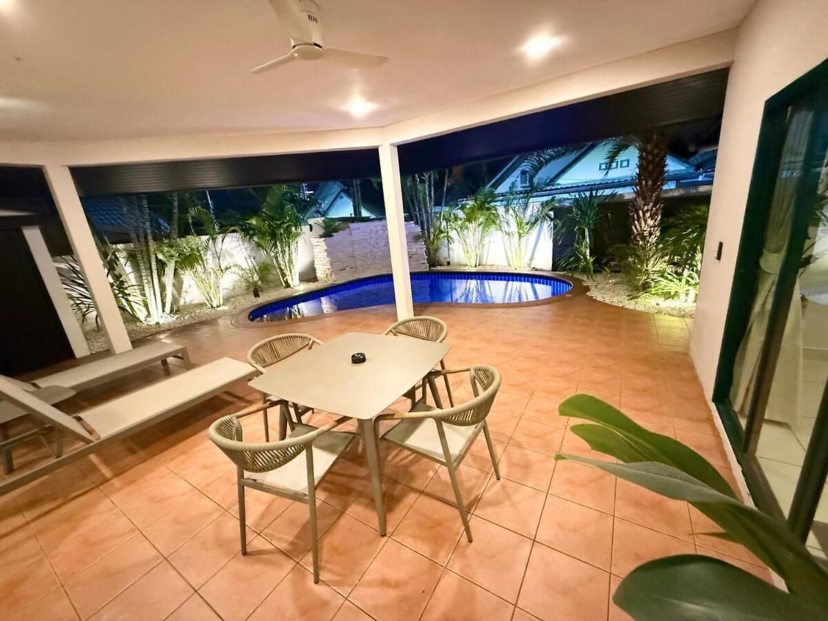วิลล่า Newly Renovated - 2 Bedroom - Private Pool Villa, Centre Pattaya