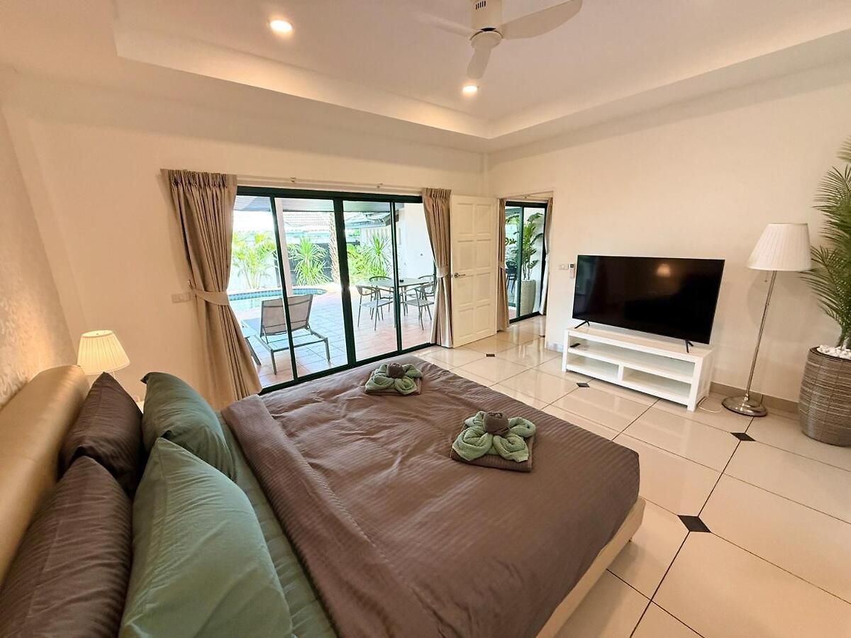Newly Renovated - 2 Bedroom - Private Pool Villa, Centre วิลล่า *
