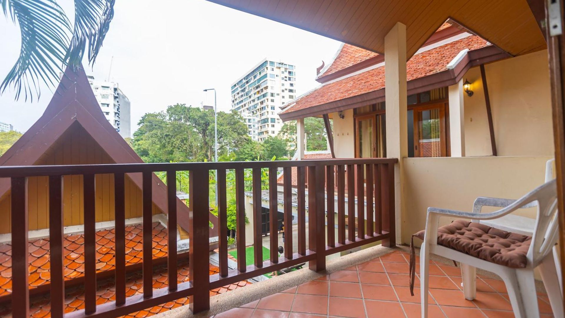 วันหยุดที่บ้าน The Midas Pool 4br Thai Stye Bbq Terrace Phatumnak Hill *