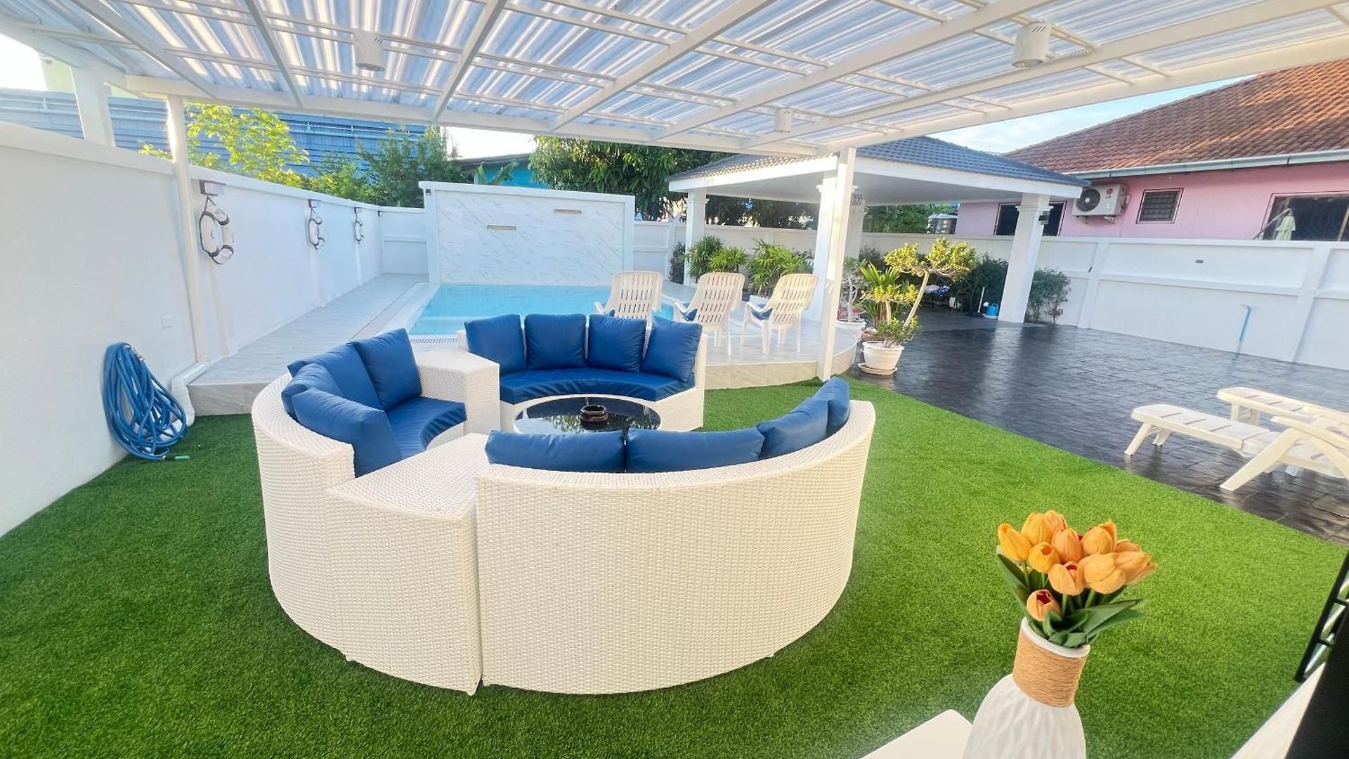 Luxury Near Center *