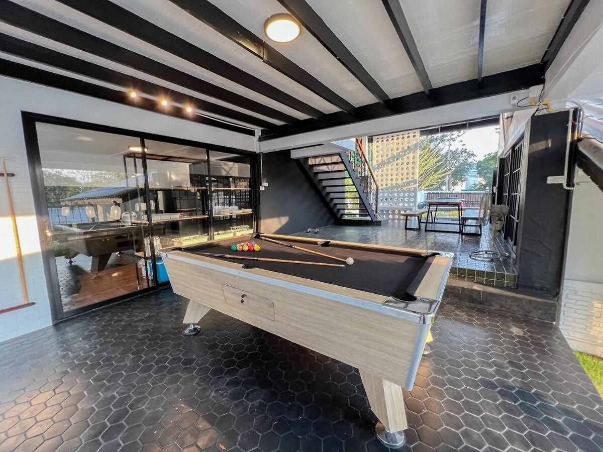 Saga Pool House 5br, 200m From *
