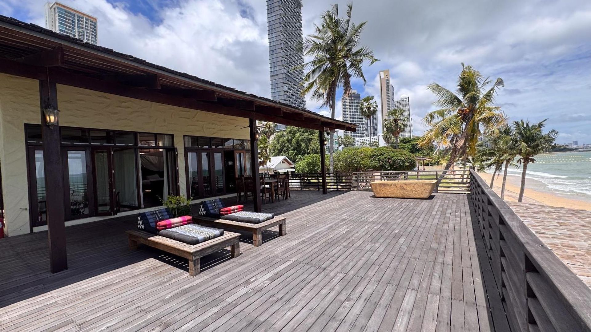 วันหยุดที่บ้าน Tiki House Pattaya
