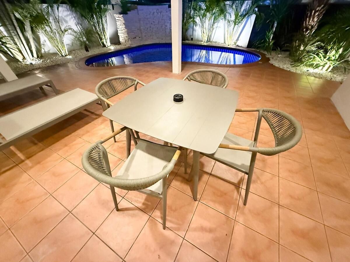 Newly Renovated - 2 Bedroom - Private Pool Villa, Centre วิลล่า Pattaya